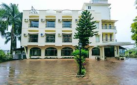 Treebo Reveniir Resort With Pool